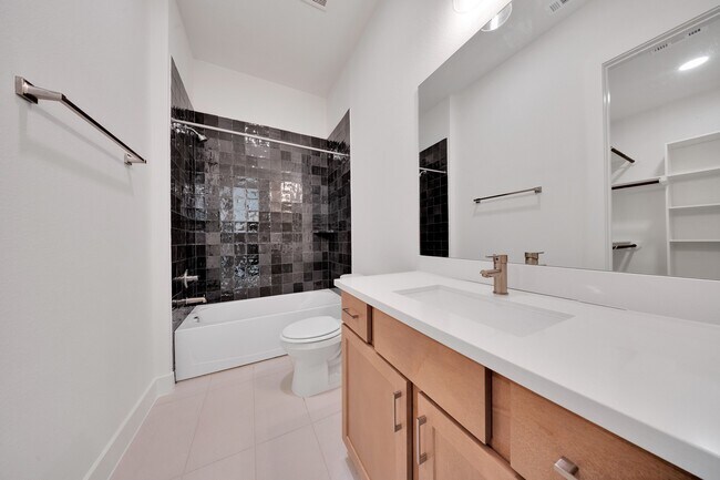 Foto del edificio - 1135 Lake Pointe Pkwy