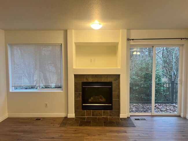 Foto del edificio - Single Family Home With New Flooring in Great Wilsonville Neighborhood! - Half off 1st Month's Rent!