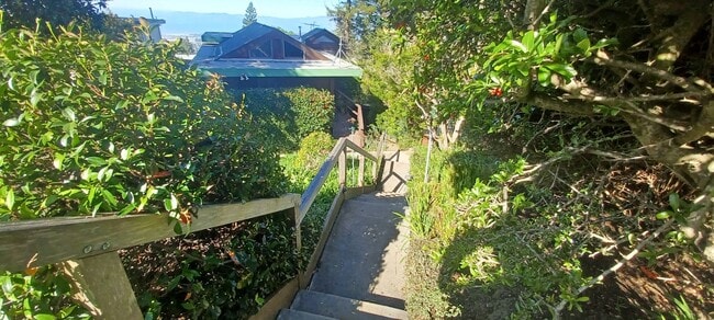 Foto del edificio - 966 Keeler Ave