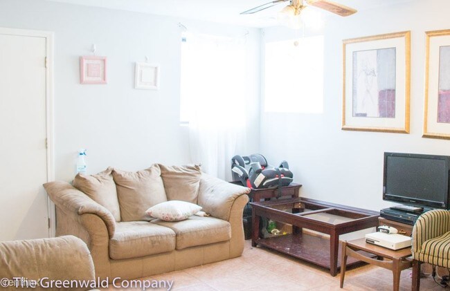 Building Photo - 1 br, 1 bath  - 841 N Sacramento Blvd