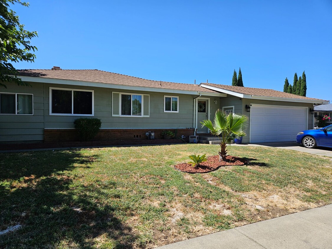 Foto principal - Epic REA - Great 3 BR/2 BA Ranch-style Hom...