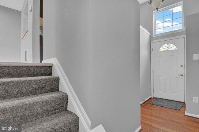 Building Photo - 658 Boxwood Dr