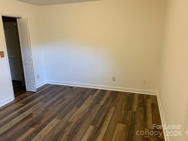 Foto del edificio - 13639 S Tryon St