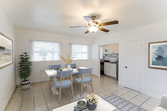 Building Photo - 403 N 19th Ave