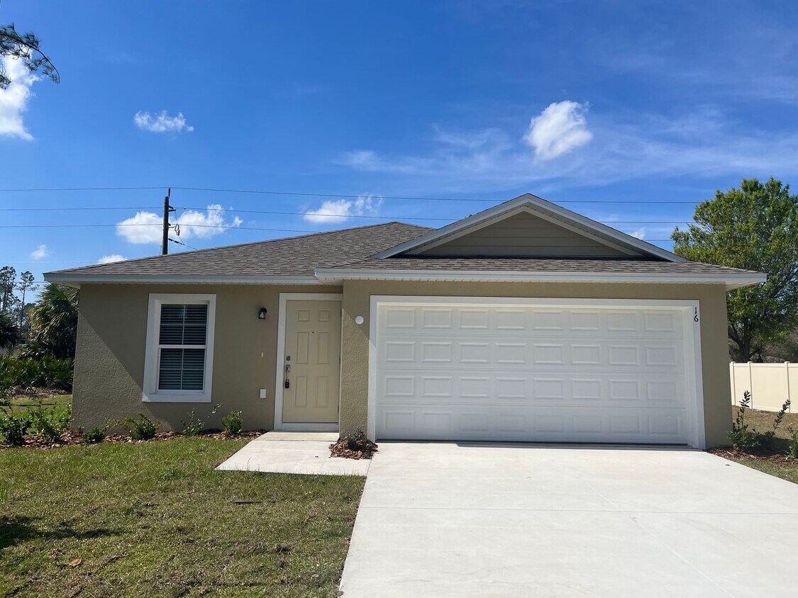 Foto principal - Beautiful 4 Bedroom Home with Huge yard!