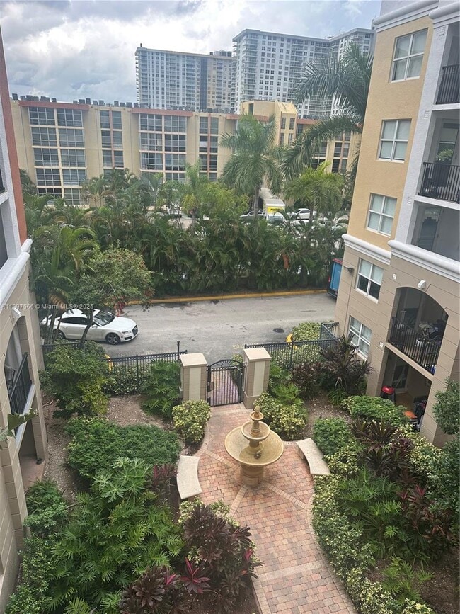 Foto del edificio - 17125 N Bay Rd