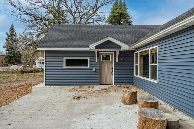 Foto del edificio - 6433 Cedar St