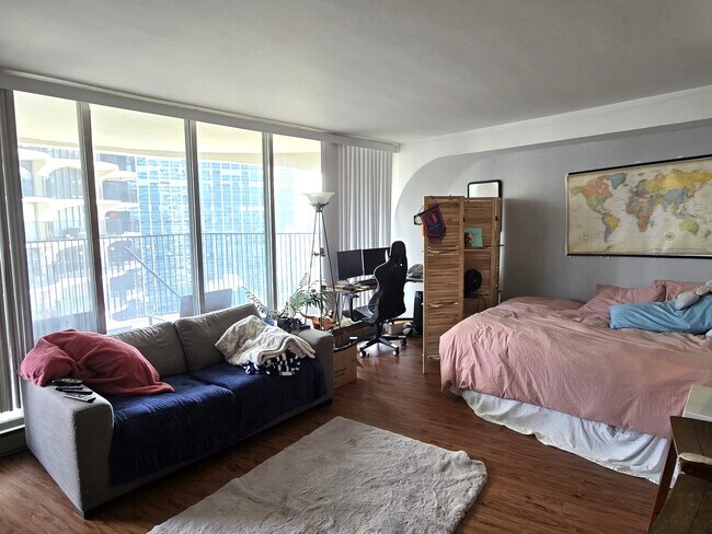 Foto del edificio - 300 N State St