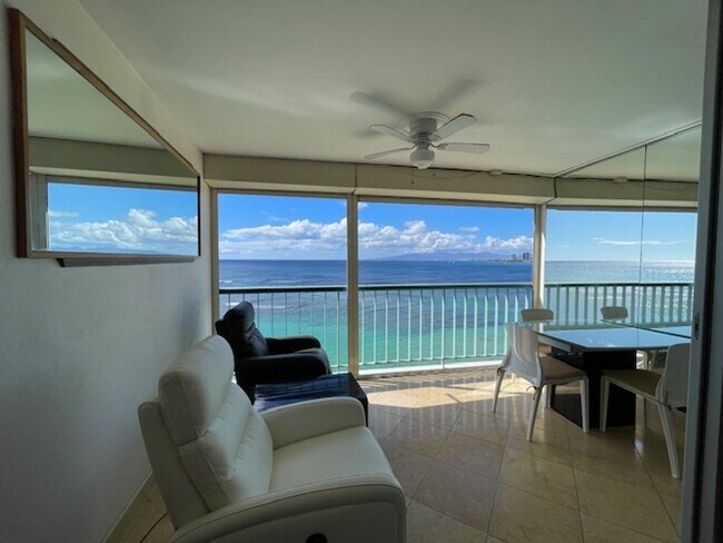 Foto del edificio - Spectacular Ocean Views - Fully Furnished Studio w/ Parking - San Souci