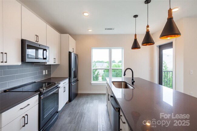 Foto del edificio - 3630 N Davidson St
