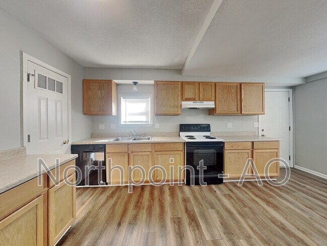 Building Photo - 403 E 92nd Terrace