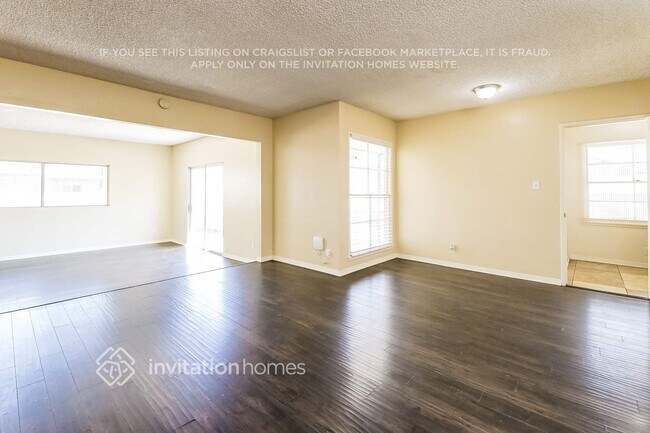Foto del edificio - 8138 Darby Ave