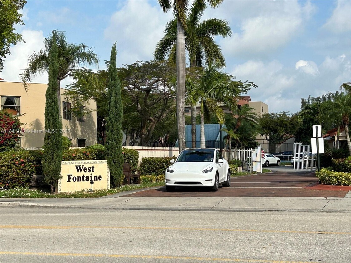 Foto principal - 10229 NW 9th St Cir