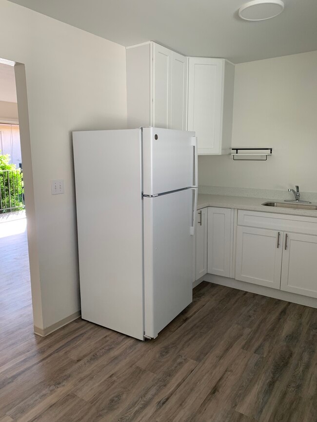 Kitchen - 6531 Manila Ave