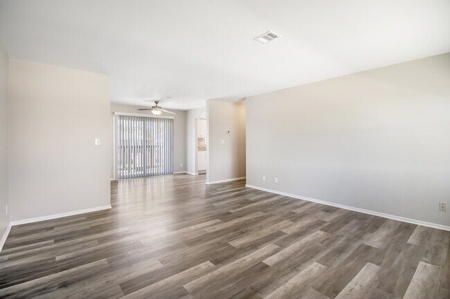 Foto del edificio - 1344 Camden Way