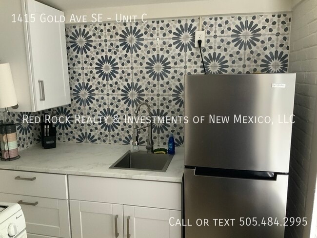 Building Photo - 1415 Gold Ave SE