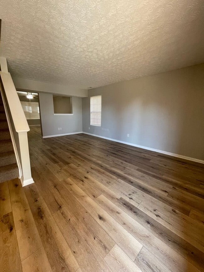 Building Photo - 7128 Blue Stream Ct