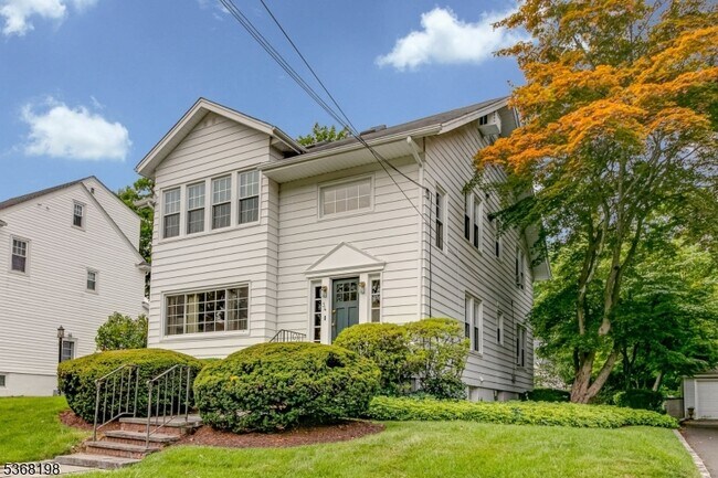 Foto del edificio - 34 Fairview Ave