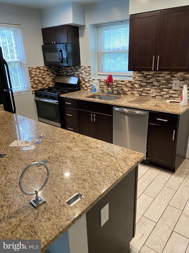 Building Photo - 2218 Houston St