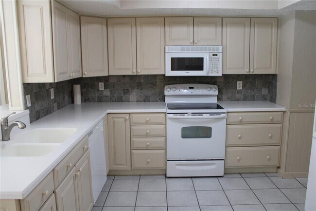 Foto del edificio - 4215 18th Ave Dr W