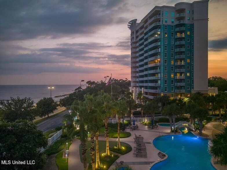 Foto principal - 2228 Beach Dr