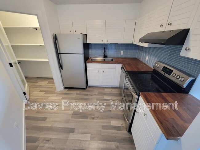 Building Photo - 10149 Saskatchewan Dr NW