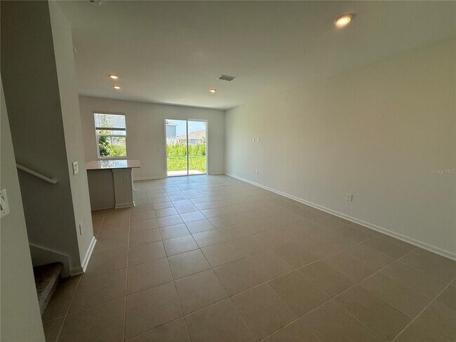 Building Photo - 2563 Skyline Lp