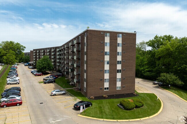 Foto del edificio - College Towers