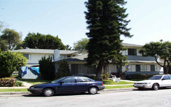 Building Photo - Fonda 3 Apartments