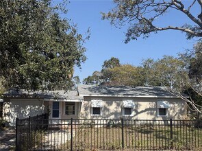 Building Photo - 3213 W Hartnett Ave