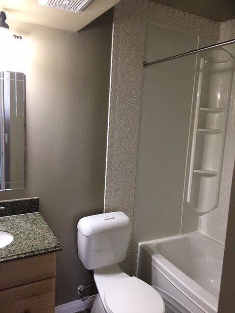 Photo du bâtiment - 3 Bed 1.5 Bath Unit in Olds, AB