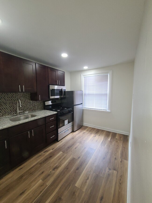 Cocina comedor, vista 1 - 6301 Morton St