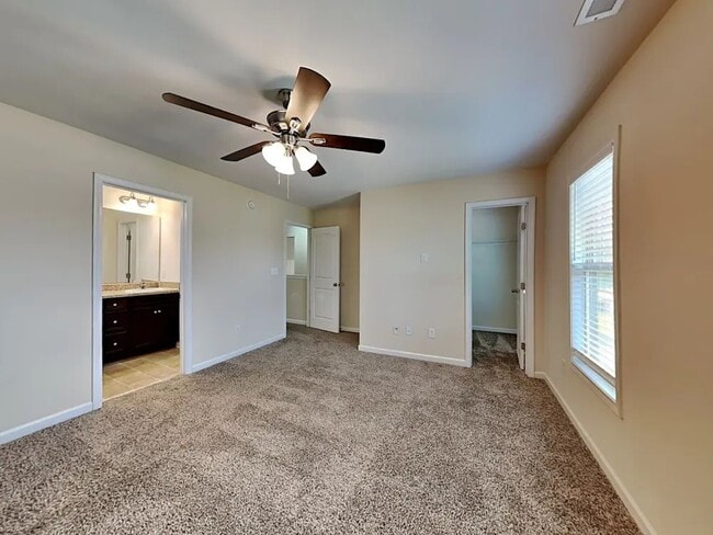 Building Photo - 1215 Mallory Ln
