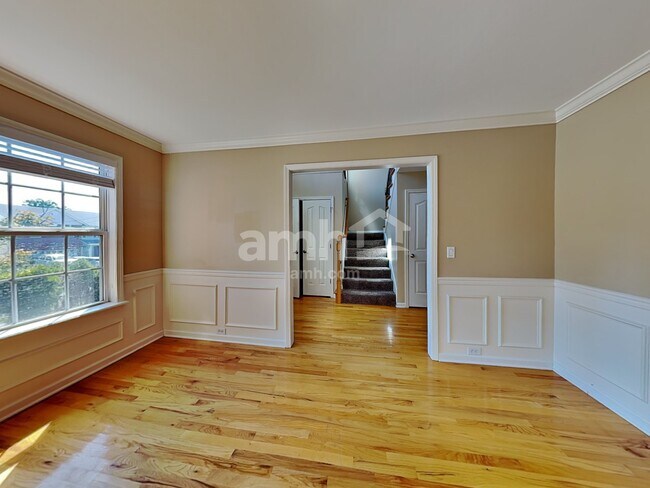 Building Photo - 1068 Blairfield Dr