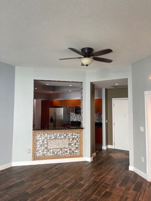 Building Photo - 231 Riverside Dr