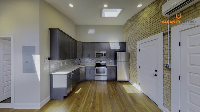 Building Photo - 814 Cathedral St