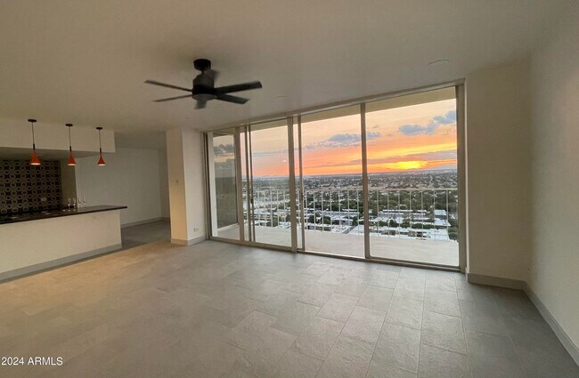 Foto del edificio - 207 W Clarendon Ave