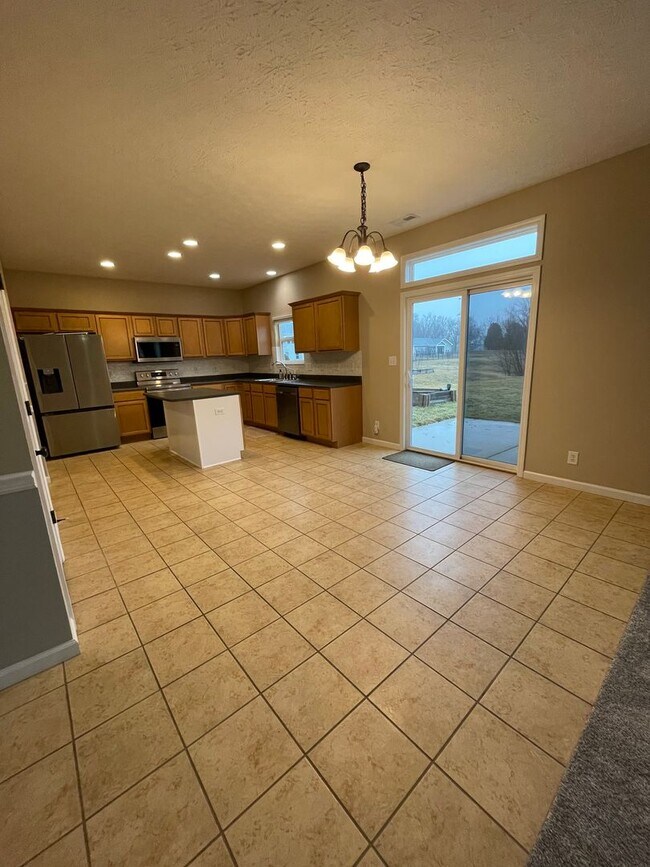 Foto del edificio - Beautiful 4 Bedroom Single Family Home - Harrison School District