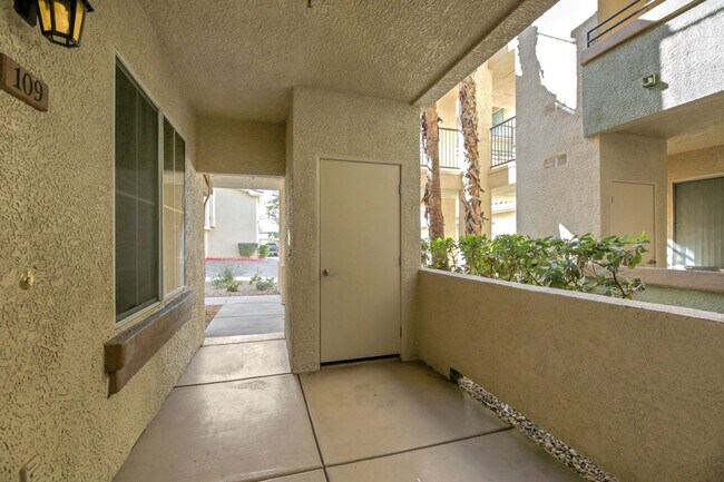 Building Photo - Beautiful 2 bedroom condo