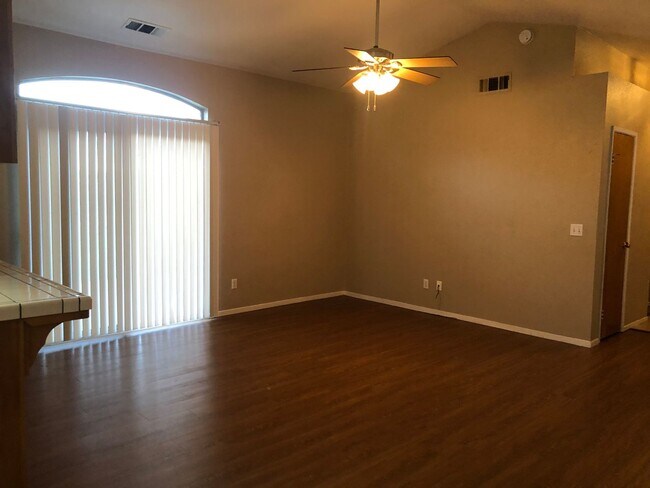 Foto del edificio - 746 S. LATIMER  3 BEDROOM 2 BATHROOM HOME ...