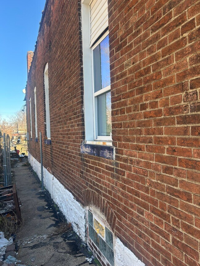 Foto del edificio - 3819 Kossuth Ave