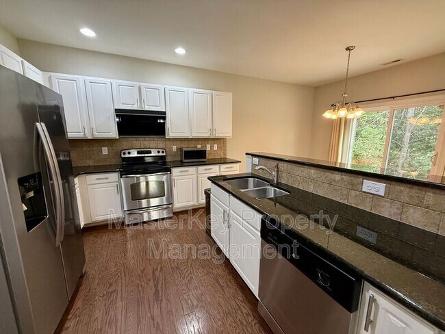 Building Photo - 450 Jerome Rd