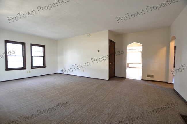 Foto del edificio - 719 Cowles Ave