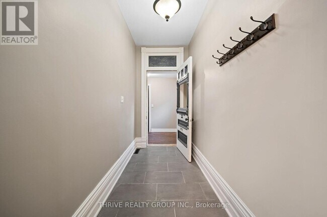 Photo du bâtiment - 922 Princess Ave