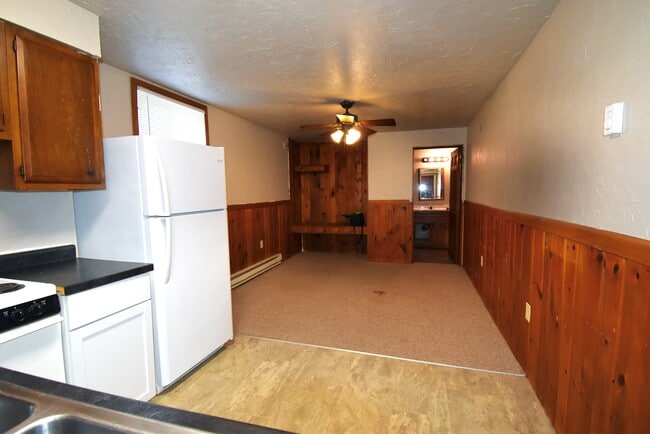Building Photo - 63 6th Ave N