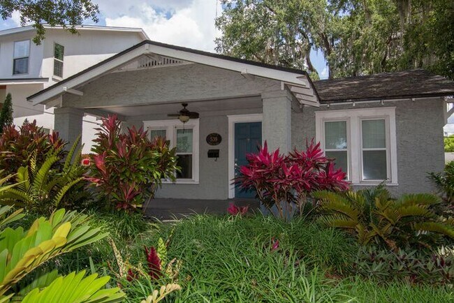 Foto del edificio - ADORABLE Historic 2/2 Bungalow In The Hear...