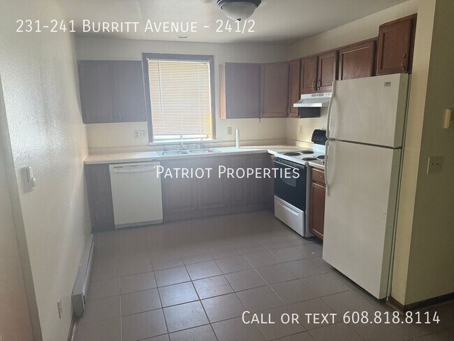 Foto del edificio - 231-241 Burritt Avenue-241/2