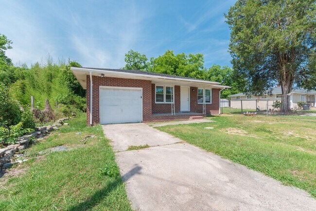 Building Photo - **Section 8 Welcome** $1,250 - Recently Up...
