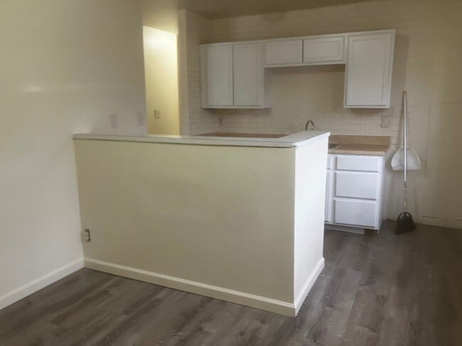 Building Photo - Charming 3BR Home with Beautiful Wood Floors