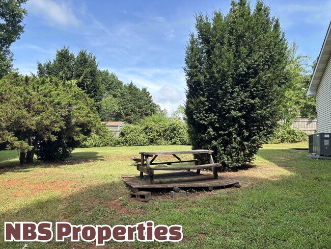 Foto del edificio - 119 N Clover Hill Ridge Rd